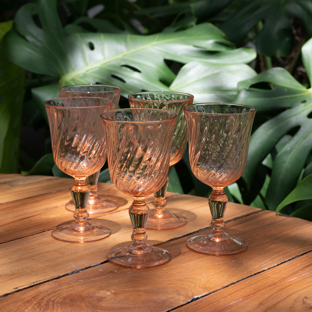 アメリカンヴィンテージ　ピンク彫り模様ユニークシェイプワイングラス５つ　Footed Stemmed Tall Sherbert / Small Wine Pink Depression Clear Etched Leaves Pink Depression Wine Glasses Ribbed Sides Set of 4 Beautiful - Etsy