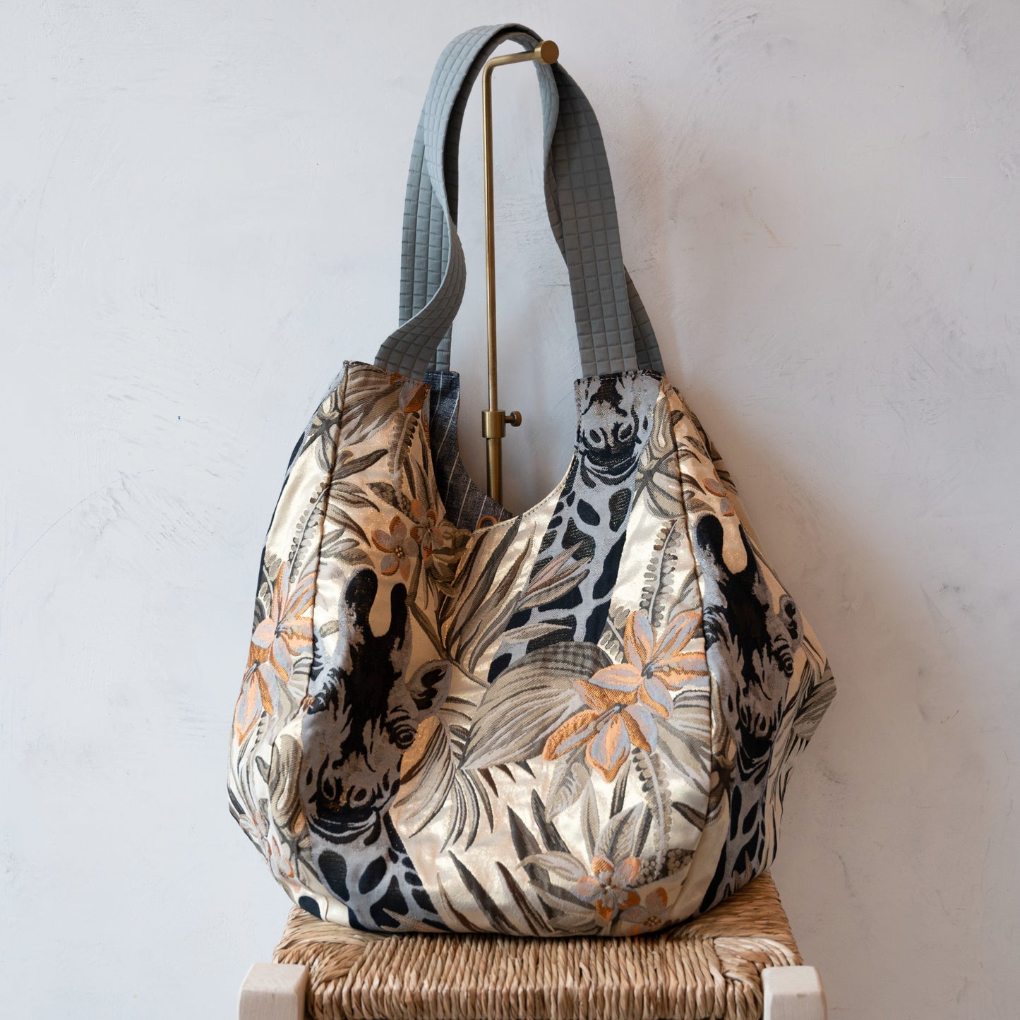 Load image into Gallery viewer, Animal Print Summer Tote

