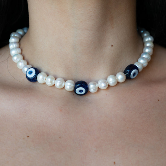 Load image into Gallery viewer, Thick Pearl &amp;amp; Evil Eye Choker
