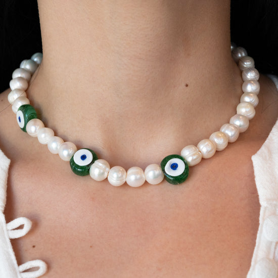 Load image into Gallery viewer, Thick Pearl &amp;amp; Evil Eye Choker

