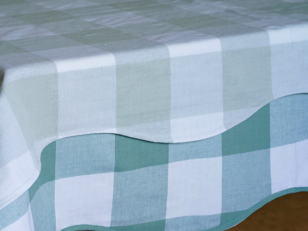 Giardino Reversible Tablecloth in Verde/Blu