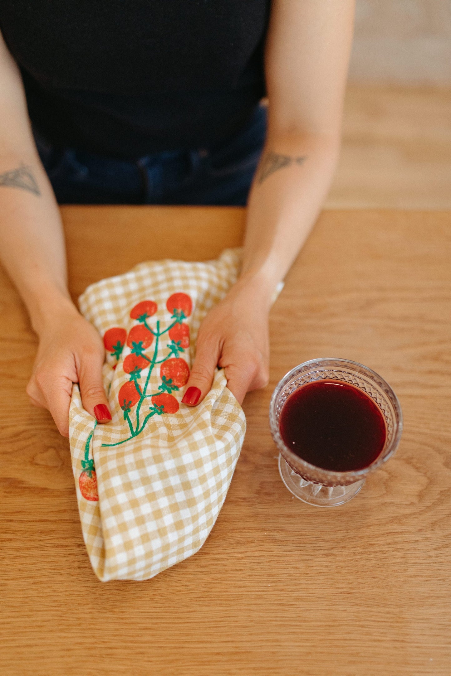 Tomatoes on Mustard Gingham Dinner Napkins