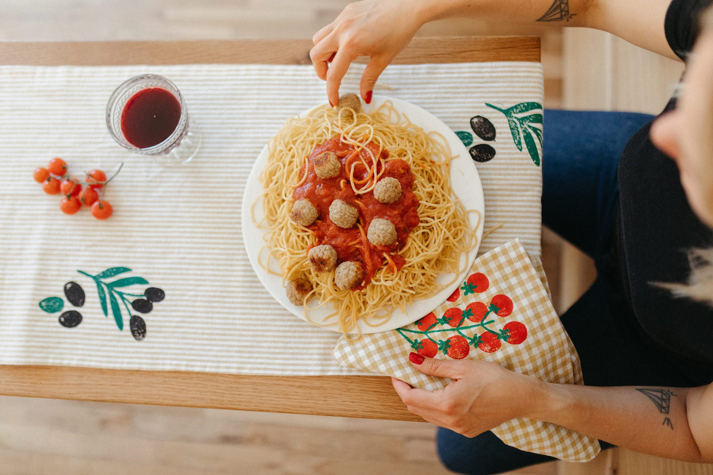 Tomatoes on Mustard Gingham Dinner Napkins