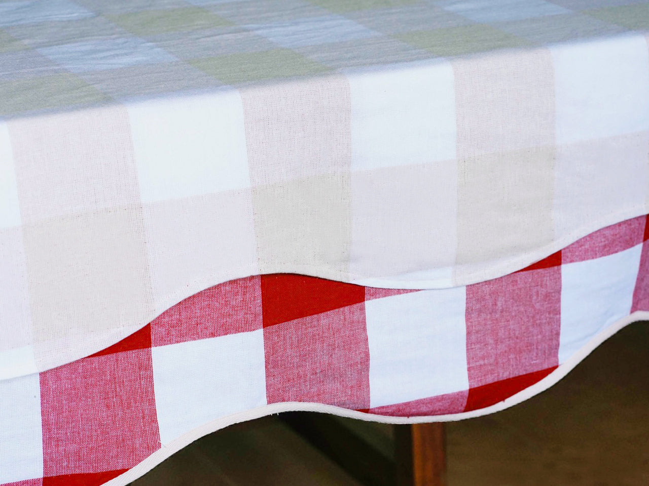 Giardino Reversible Tablecloth in Rosso/Rosa