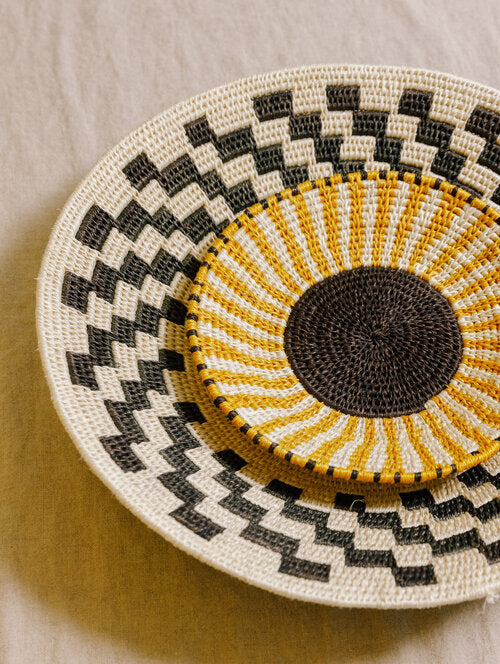 Handmade Sisal Zimbabwean Bowl Small - Blk / Yellow / Natural